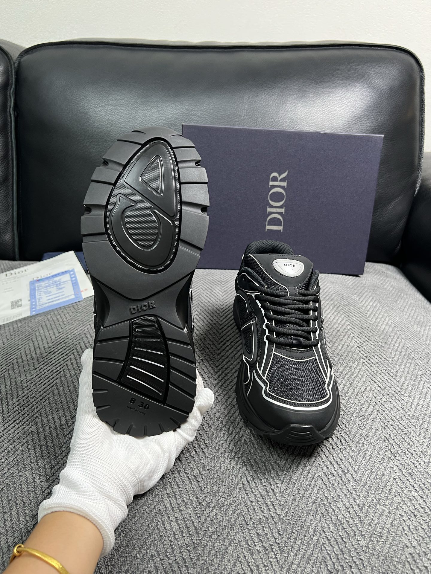 Dior  高品质  顶级工艺品 迪奥  专柜同步 原厂配置，意大利进口原版牛皮面料，透气舒适进口水染牛里垫，鞋底：原厂