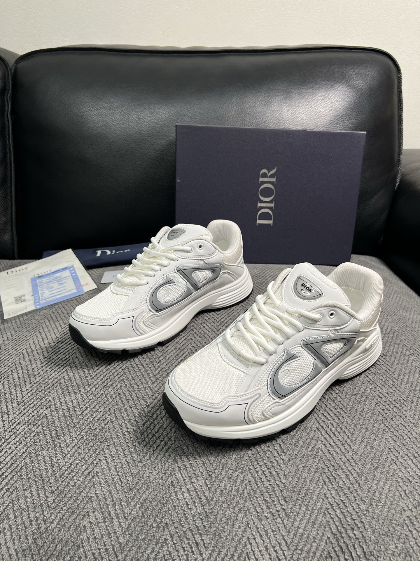 Dior  高品质  顶级工艺品 迪奥  专柜同步 原厂配置，意大利进口原版牛皮面料，透气舒适进口水染牛里垫，鞋底：原厂