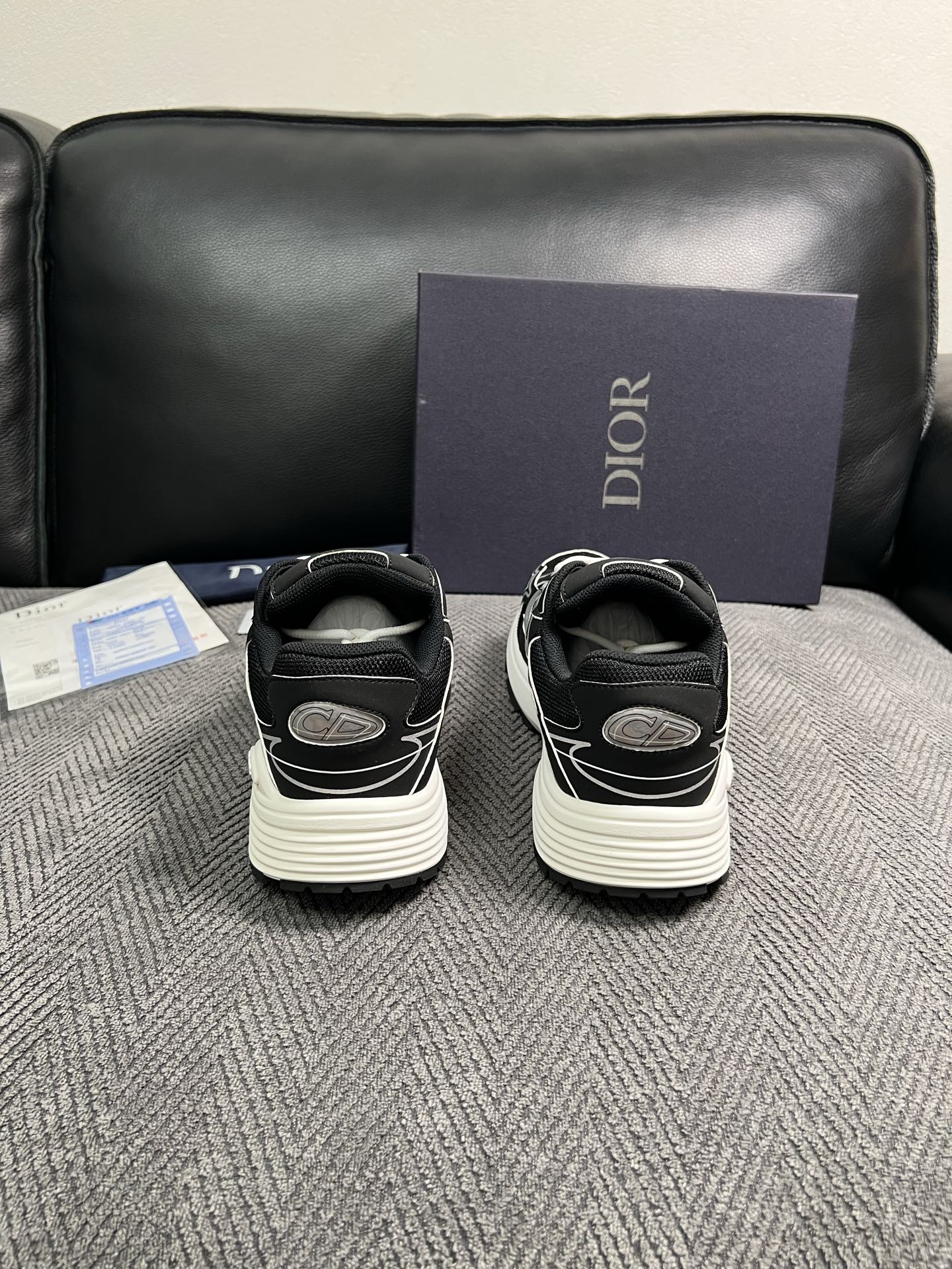 Dior  高品质  顶级工艺品 迪奥  专柜同步 原厂配置，意大利进口原版牛皮面料，透气舒适进口水染牛里垫，鞋底：原厂