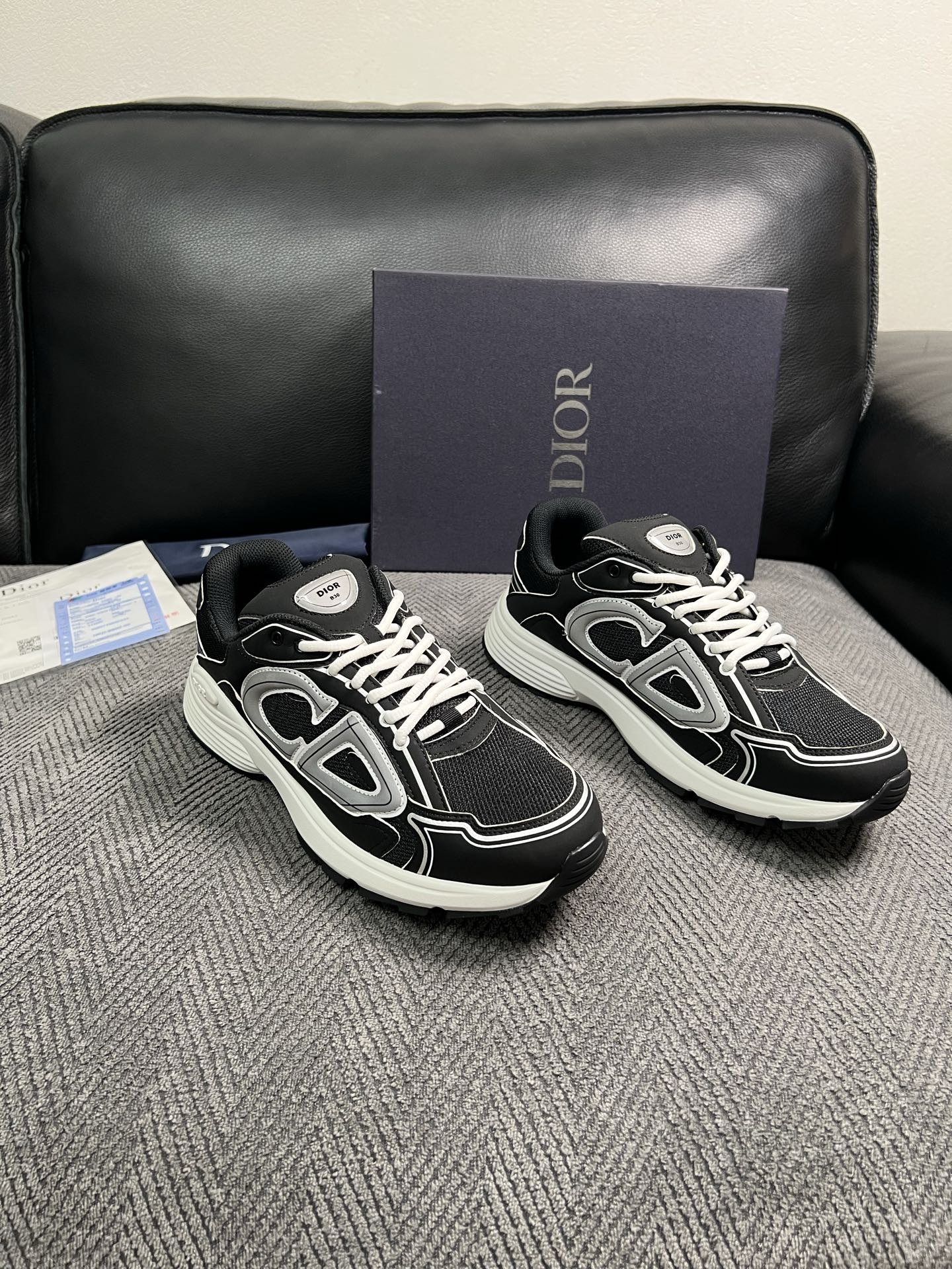 Dior 高品质 顶级工艺品 迪奥 专柜同步 原厂配置,意大利进口原版牛皮面料,透气舒适进口水染牛里垫,鞋底:原厂 Dior 高品质 顶级工艺品 迪奥 专柜同步 原厂配置,意大利进口原版牛皮面料,透气舒适进口水染牛里垫,鞋底:原厂