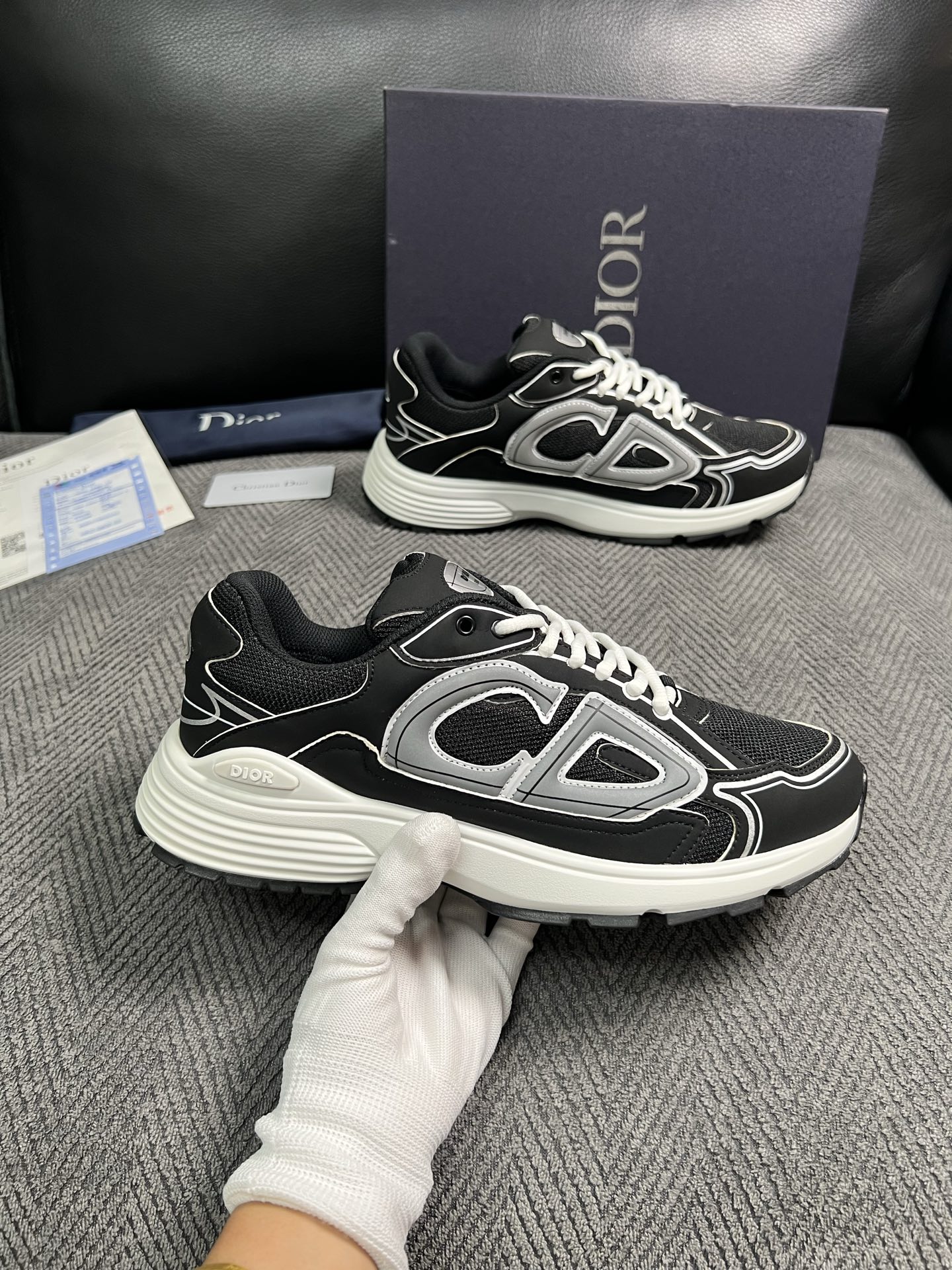 Dior  高品质  顶级工艺品 迪奥  专柜同步 原厂配置，意大利进口原版牛皮面料，透气舒适进口水染牛里垫，鞋底：原厂