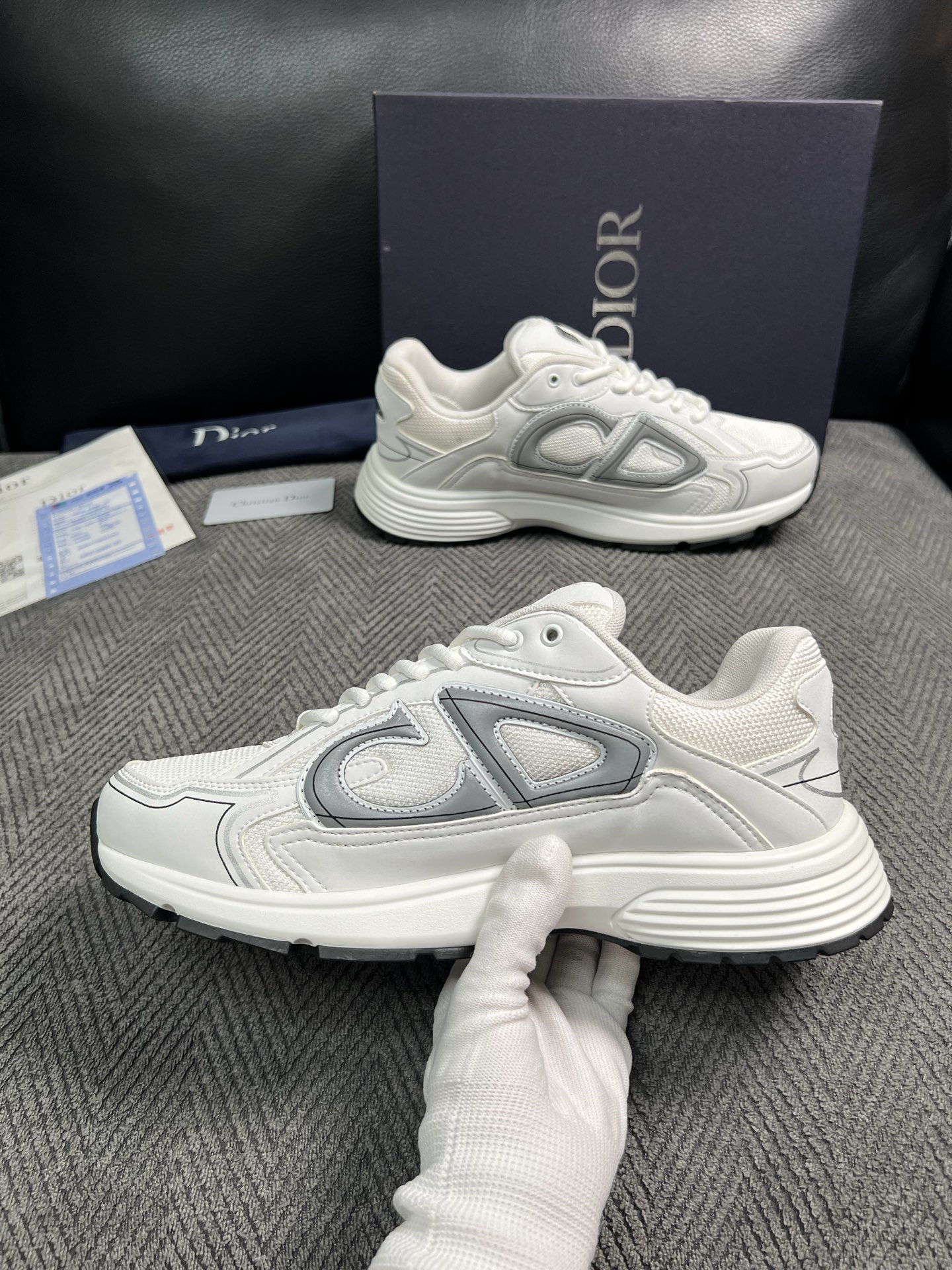 Dior  高品质  顶级工艺品 迪奥  专柜同步 原厂配置，意大利进口原版牛皮面料，透气舒适进口水染牛里垫，鞋底：原厂