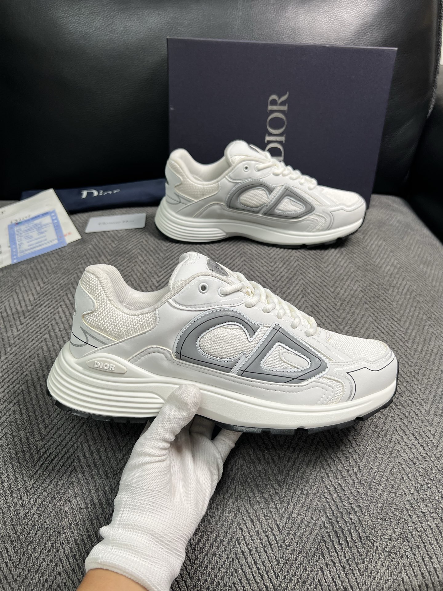 Dior  高品质  顶级工艺品 迪奥  专柜同步 原厂配置，意大利进口原版牛皮面料，透气舒适进口水染牛里垫，鞋底：原厂