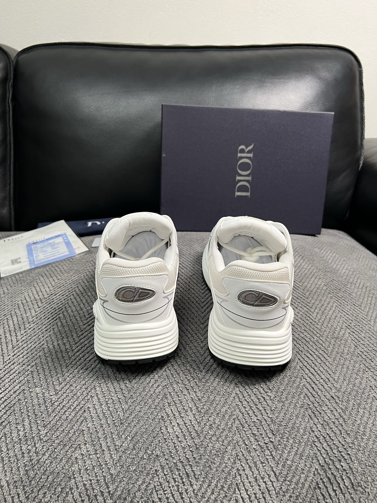Dior  高品质  顶级工艺品 迪奥  专柜同步 原厂配置，意大利进口原版牛皮面料，透气舒适进口水染牛里垫，鞋底：原厂