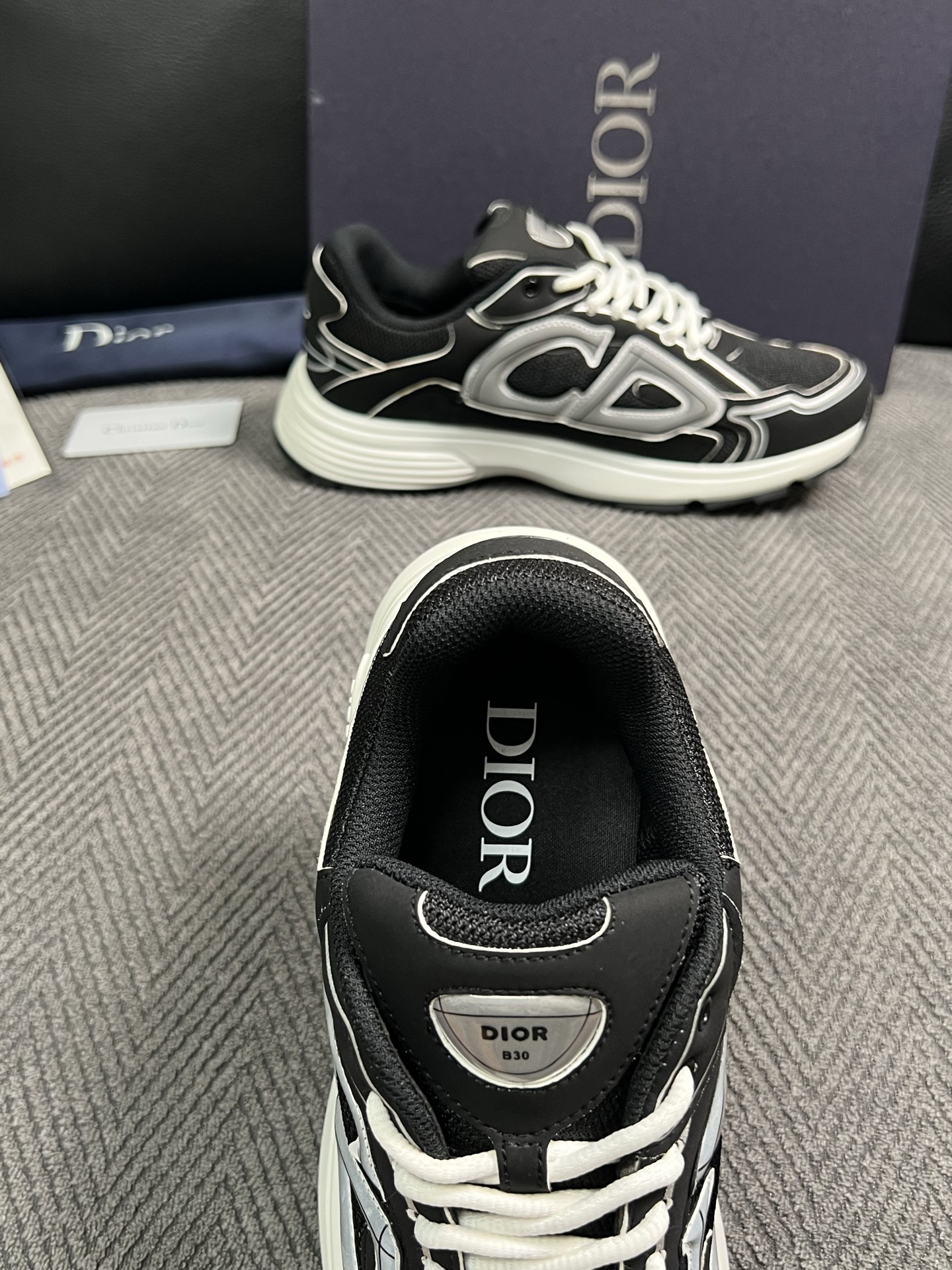 Dior  高品质  顶级工艺品 迪奥  专柜同步 原厂配置，意大利进口原版牛皮面料，透气舒适进口水染牛里垫，鞋底：原厂