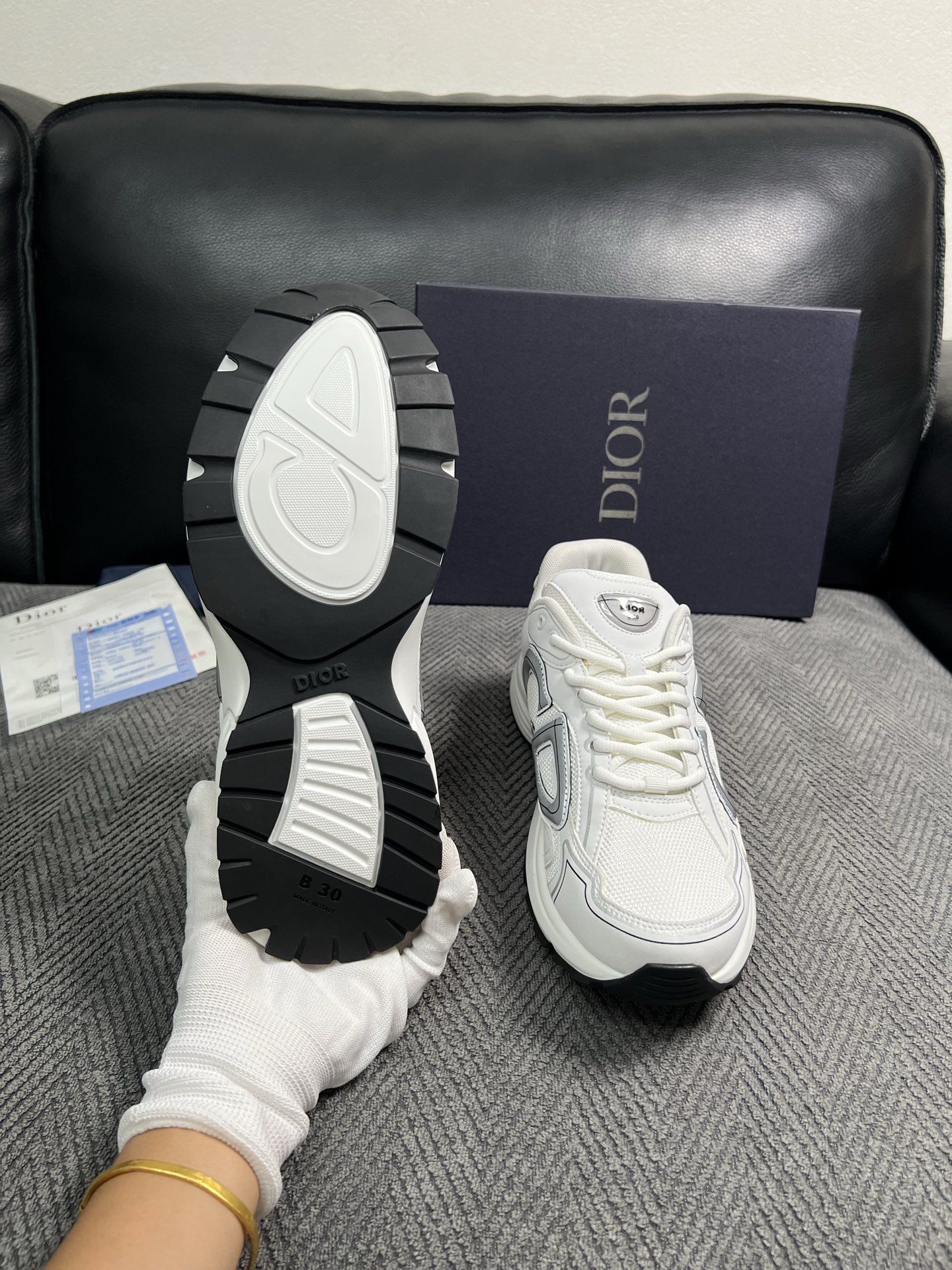 Dior  高品质  顶级工艺品 迪奥  专柜同步 原厂配置，意大利进口原版牛皮面料，透气舒适进口水染牛里垫，鞋底：原厂