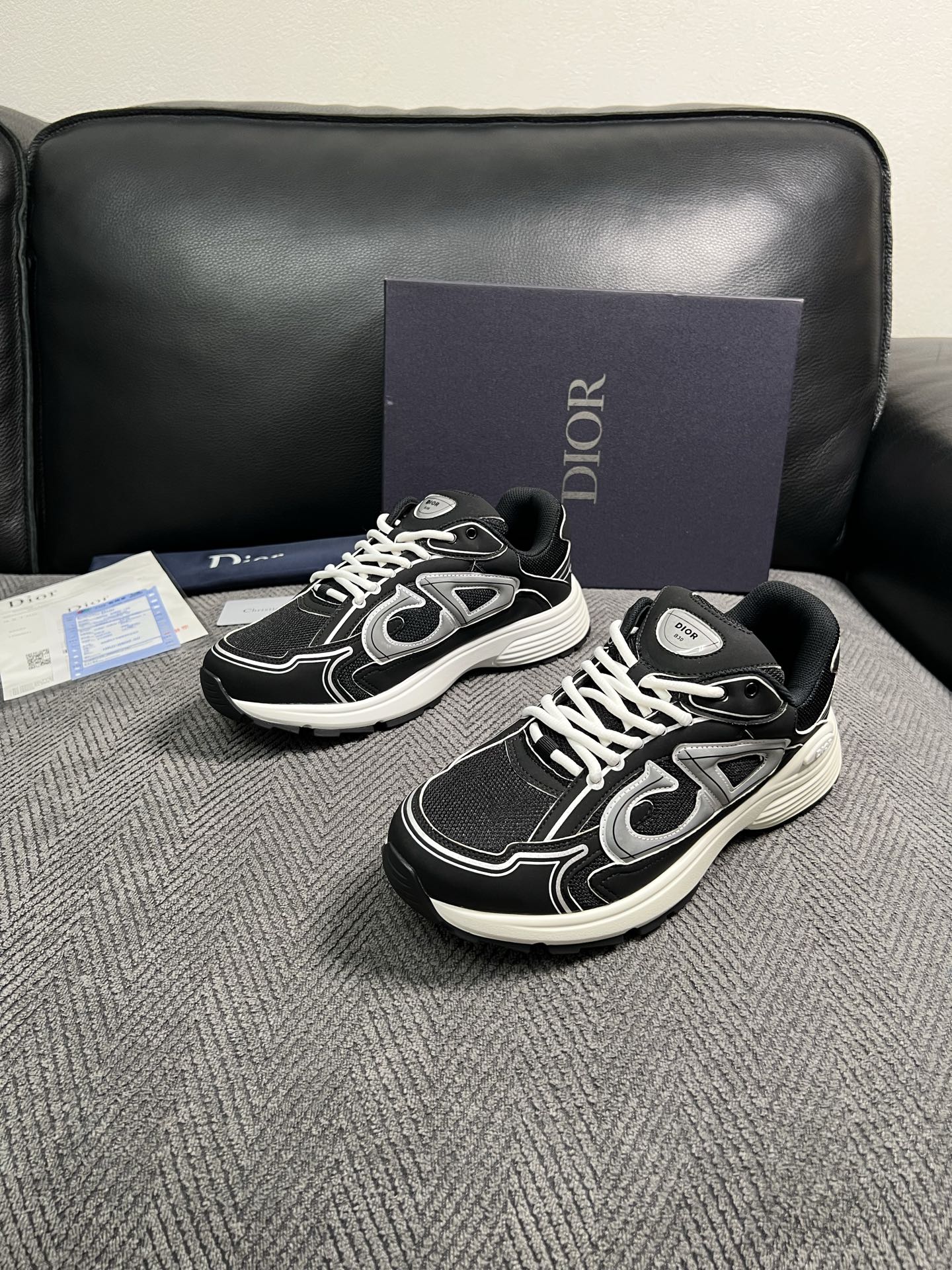 Dior  高品质  顶级工艺品 迪奥  专柜同步 原厂配置，意大利进口原版牛皮面料，透气舒适进口水染牛里垫，鞋底：原厂