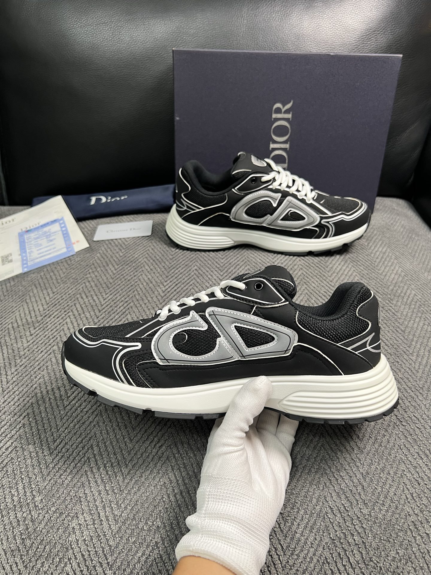 Dior  高品质  顶级工艺品 迪奥  专柜同步 原厂配置，意大利进口原版牛皮面料，透气舒适进口水染牛里垫，鞋底：原厂