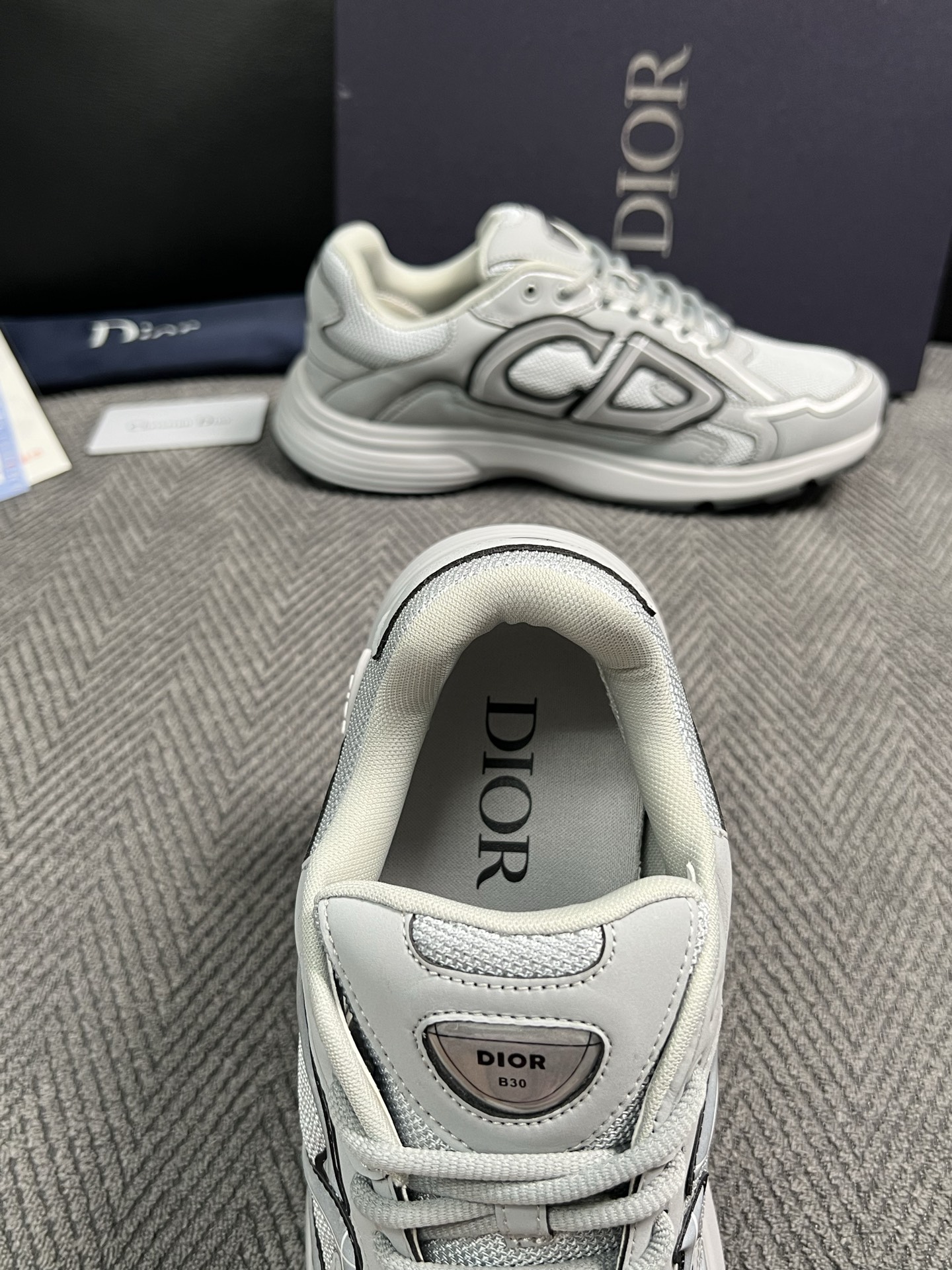 Dior  高品质  顶级工艺品 迪奥  专柜同步 原厂配置，意大利进口原版牛皮面料，透气舒适进口水染牛里垫，鞋底：原厂