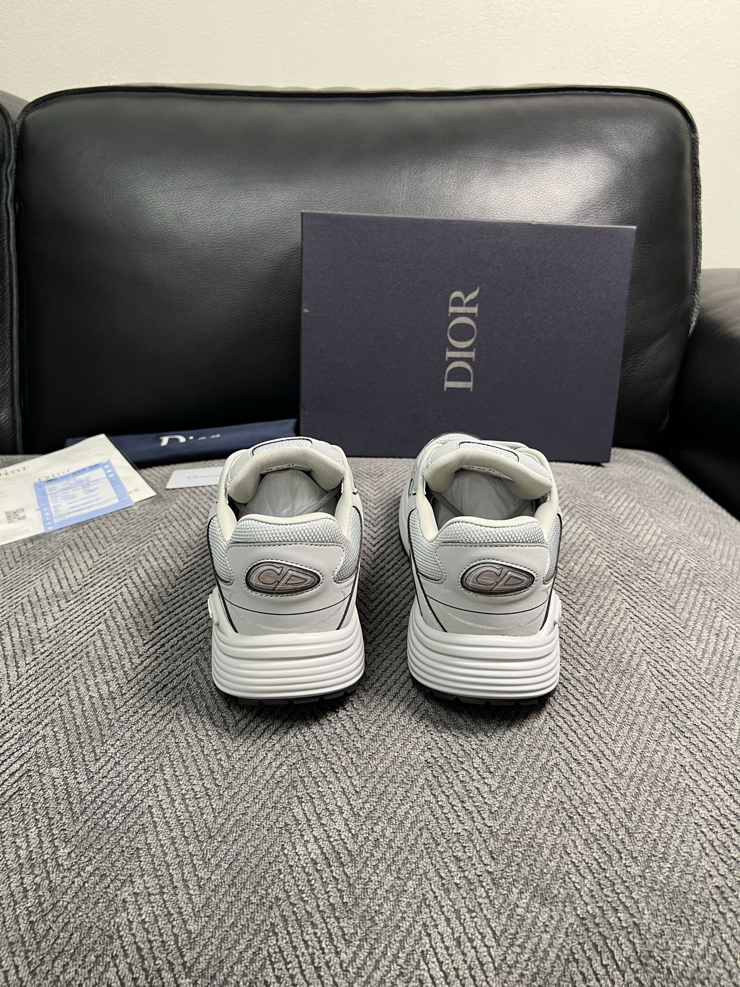 Dior  高品质  顶级工艺品 迪奥  专柜同步 原厂配置，意大利进口原版牛皮面料，透气舒适进口水染牛里垫，鞋底：原厂