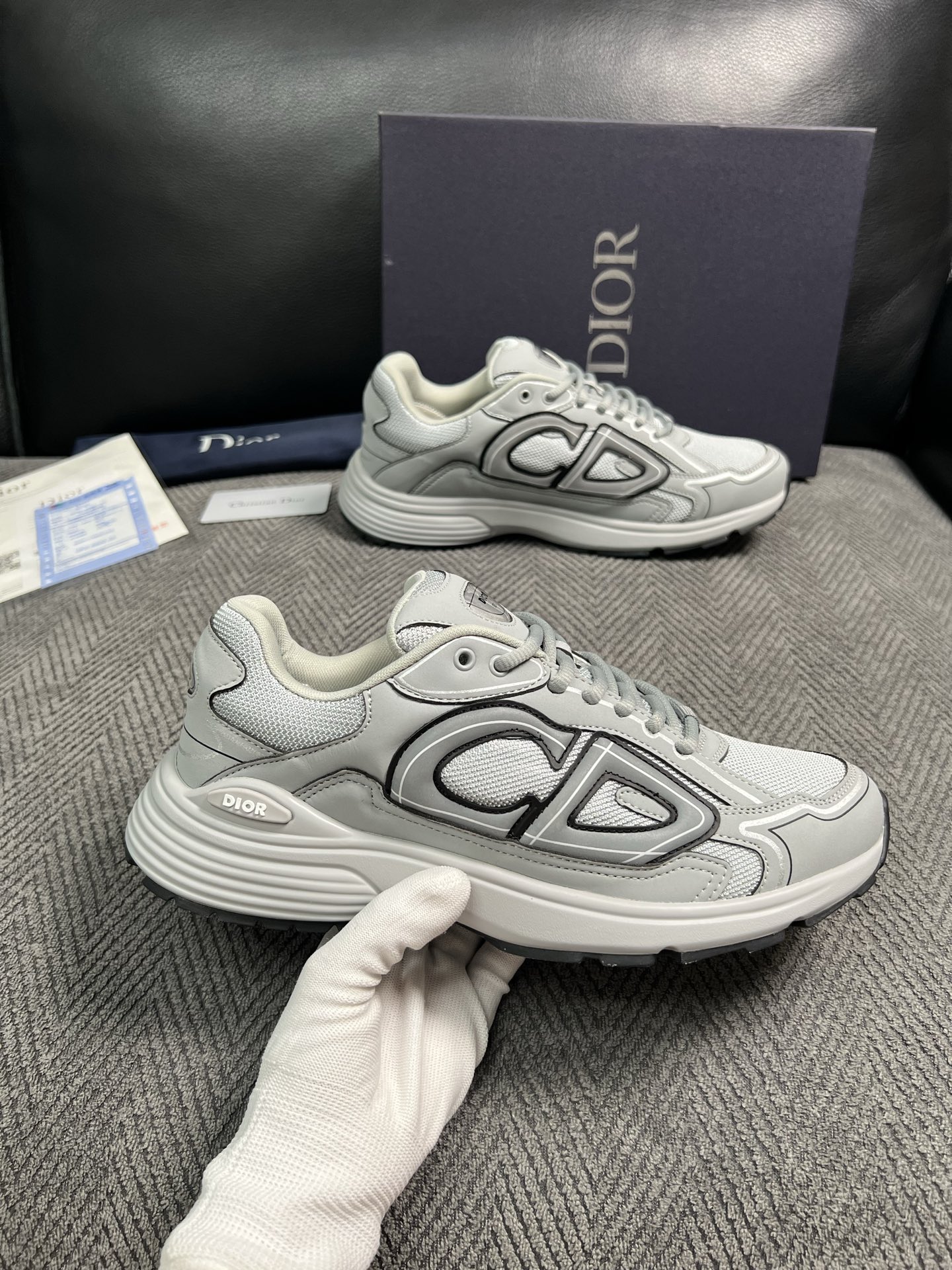 Dior  高品质  顶级工艺品 迪奥  专柜同步 原厂配置，意大利进口原版牛皮面料，透气舒适进口水染牛里垫，鞋底：原厂