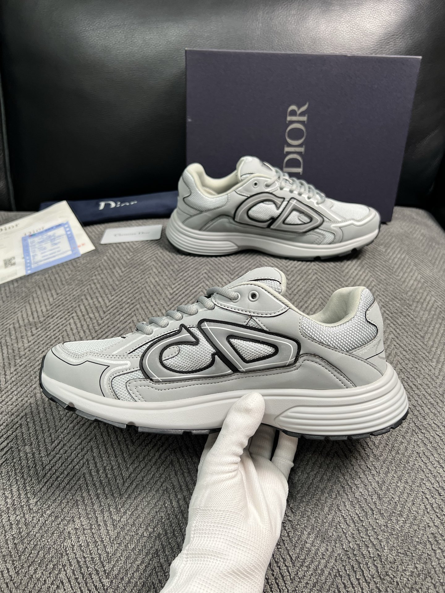 Dior  高品质  顶级工艺品 迪奥  专柜同步 原厂配置，意大利进口原版牛皮面料，透气舒适进口水染牛里垫，鞋底：原厂