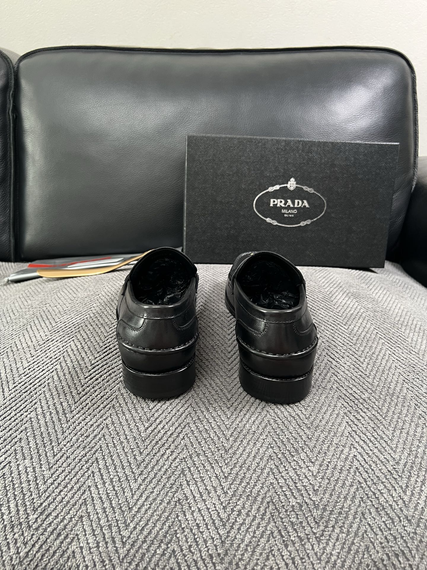 PRADA  高品质  顶级工艺品 普拉达 皮鞋专柜同步 原厂配置，意大利进口原版牛皮面料，透气舒适进口水染牛里垫，鞋底