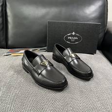 PRADA 高品质 顶级工艺品 普拉达 皮鞋专柜同步 原厂配置,意大利进口原版牛皮面料,透气舒适进口水染牛里垫,鞋底 PRADA 高品质 顶级工艺品 普拉达 皮鞋专柜同步 原厂配置,意大利进口原版牛皮面料,透气舒适进口水染牛里垫,鞋底