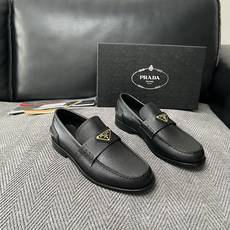 PRADA 高品质 顶级工艺品 普拉达 皮鞋专柜同步 原厂配置,意大利进口原版牛皮面料,透气舒适进口水染牛里垫,鞋底 PRADA 高品质 顶级工艺品 普拉达 皮鞋专柜同步 原厂配置,意大利进口原版牛皮面料,透气舒适进口水染牛里垫,鞋底