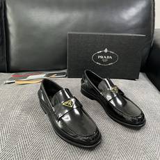 PRADA 高品质 顶级工艺品 普拉达 皮鞋专柜同步 原厂配置,意大利进口原版牛皮面料,透气舒适进口水染牛里垫,鞋底 PRADA 高品质 顶级工艺品 普拉达 皮鞋专柜同步 原厂配置,意大利进口原版牛皮面料,透气舒适进口水染牛里垫,鞋底