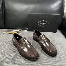 PRADA 高品质 顶级工艺品 普拉达 皮鞋专柜同步 原厂配置,意大利进口原版牛皮面料,透气舒适进口水染牛里垫,鞋底 PRADA 高品质 顶级工艺品 普拉达 皮鞋专柜同步 原厂配置,意大利进口原版牛皮面料,透气舒适进口水染牛里垫,鞋底