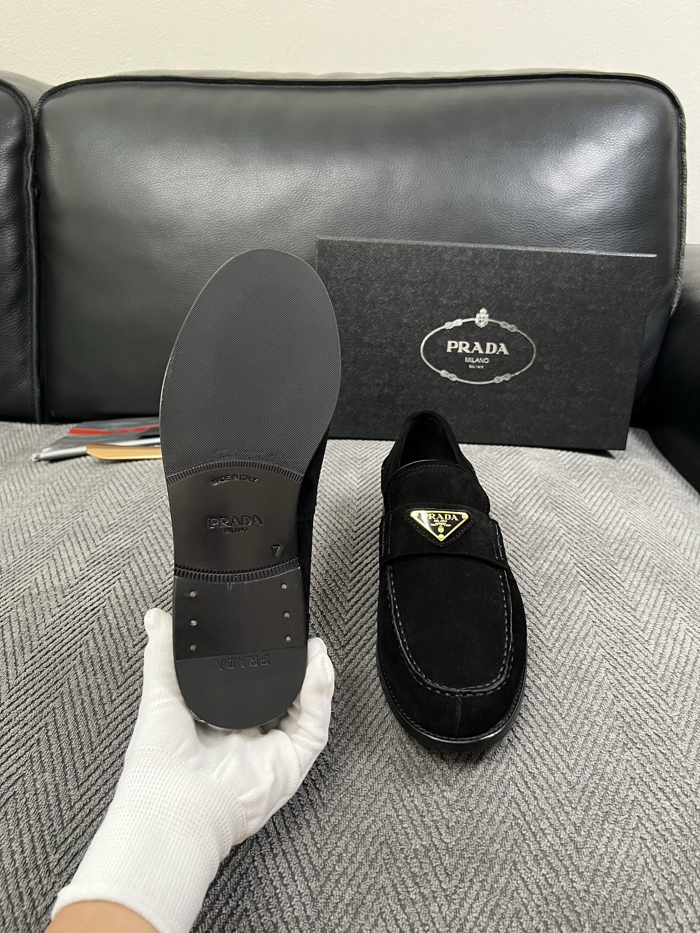PRADA  高品质  顶级工艺品 普拉达 皮鞋专柜同步 原厂配置，意大利进口原版牛皮面料，透气舒适进口水染牛里垫，鞋底
