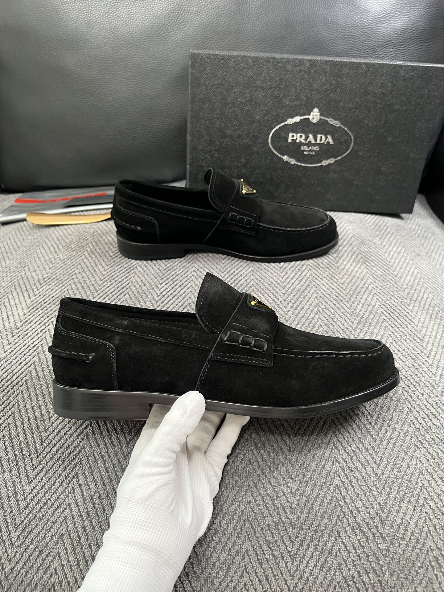 PRADA  高品质  顶级工艺品 普拉达 皮鞋专柜同步 原厂配置，意大利进口原版牛皮面料，透气舒适进口水染牛里垫，鞋底