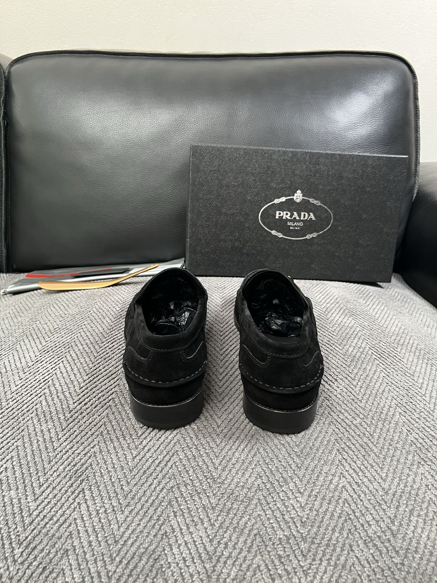 PRADA  高品质  顶级工艺品 普拉达 皮鞋专柜同步 原厂配置，意大利进口原版牛皮面料，透气舒适进口水染牛里垫，鞋底