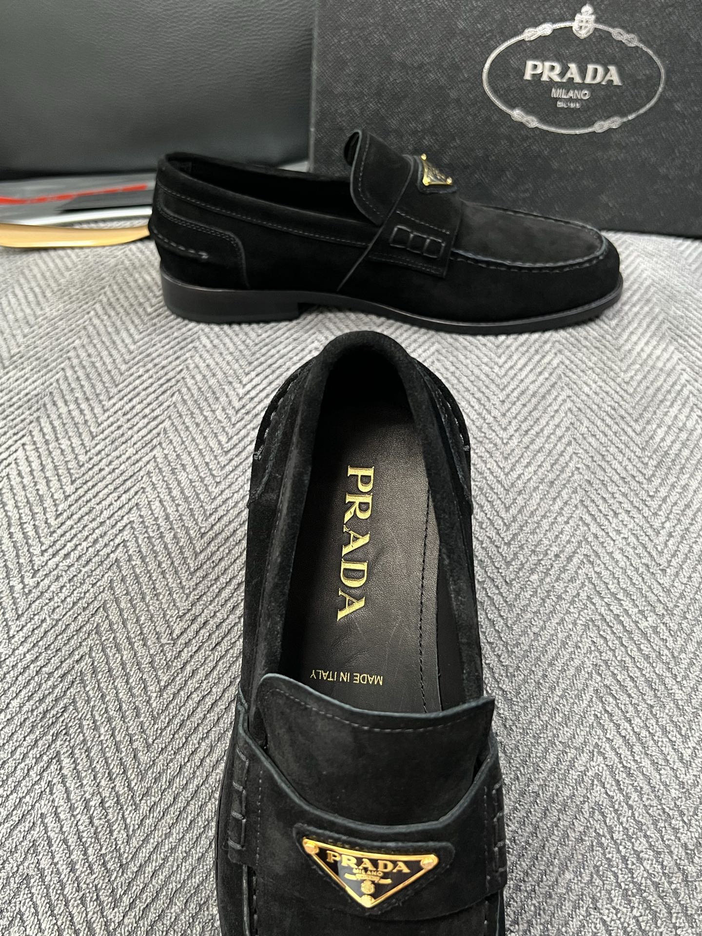PRADA  高品质  顶级工艺品 普拉达 皮鞋专柜同步 原厂配置，意大利进口原版牛皮面料，透气舒适进口水染牛里垫，鞋底