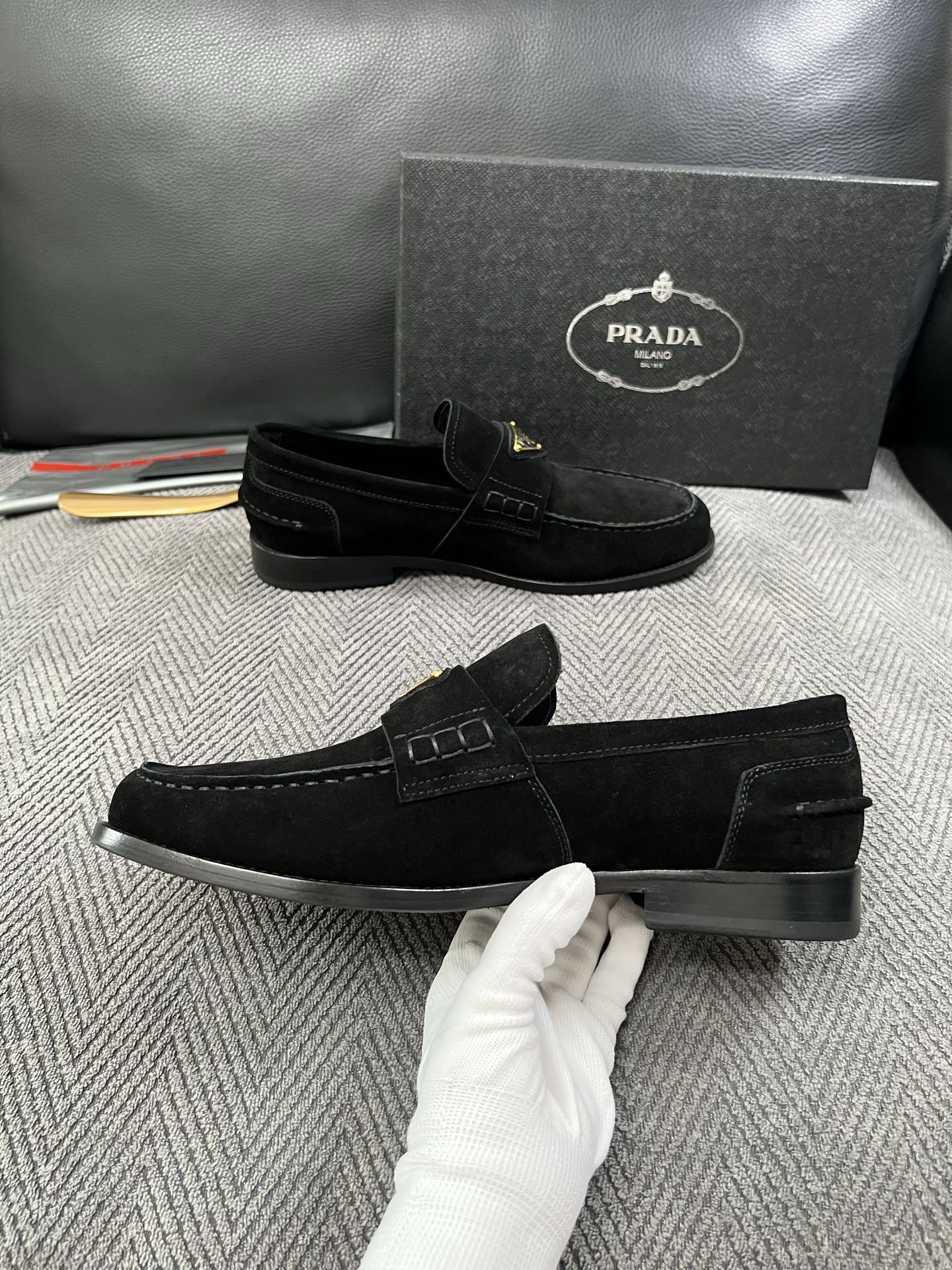 PRADA  高品质  顶级工艺品 普拉达 皮鞋专柜同步 原厂配置，意大利进口原版牛皮面料，透气舒适进口水染牛里垫，鞋底