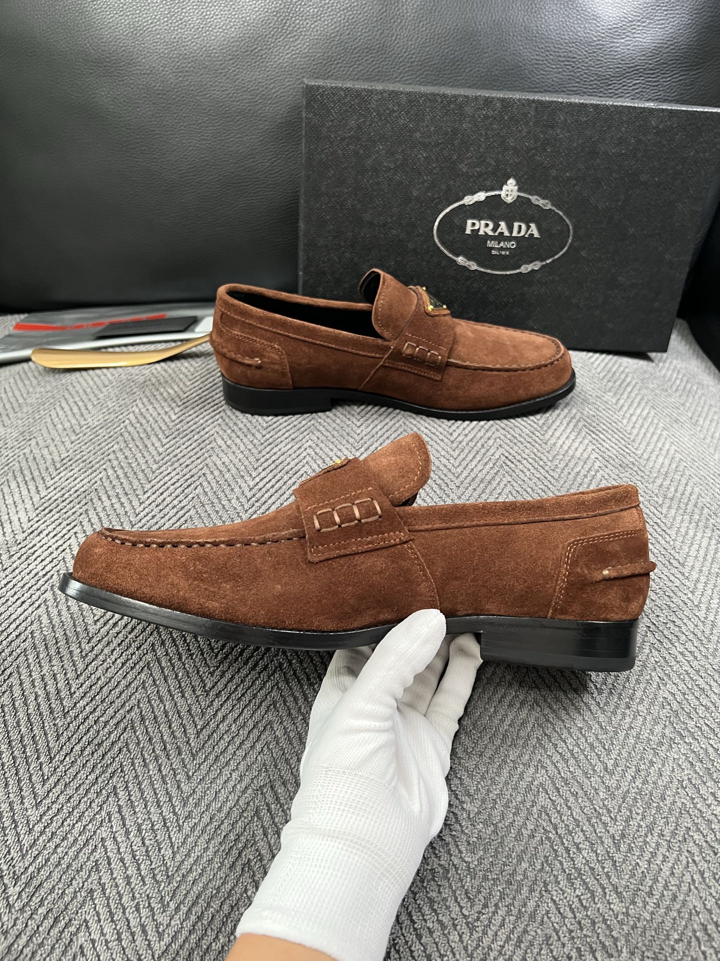 PRADA  高品质  顶级工艺品 普拉达 皮鞋专柜同步 原厂配置，意大利进口原版牛皮面料，透气舒适进口水染牛里垫，鞋底