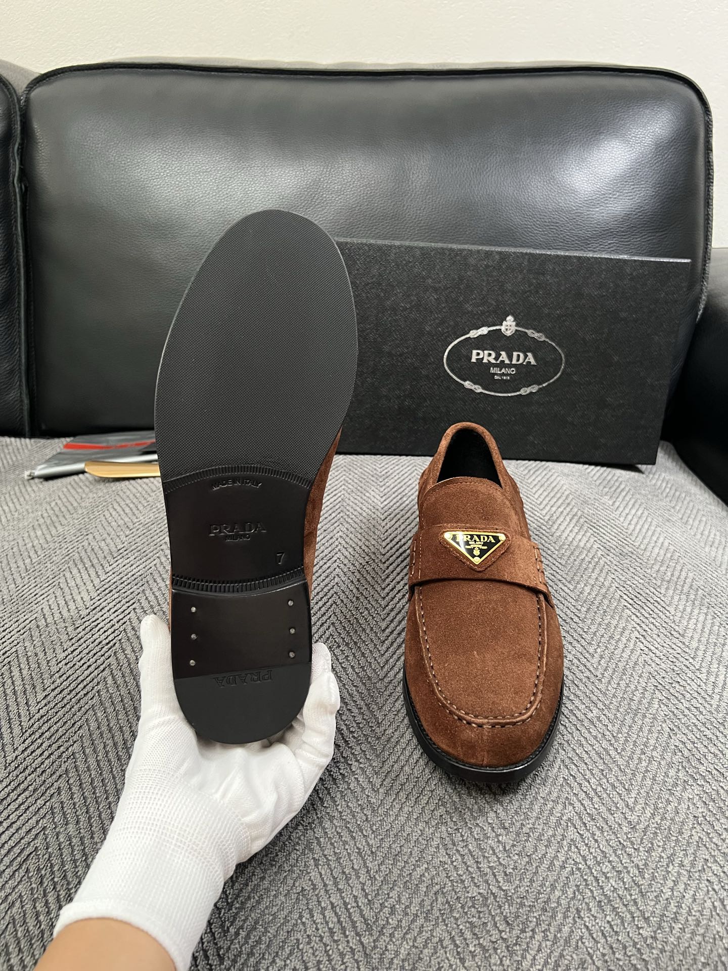 PRADA  高品质  顶级工艺品 普拉达 皮鞋专柜同步 原厂配置，意大利进口原版牛皮面料，透气舒适进口水染牛里垫，鞋底