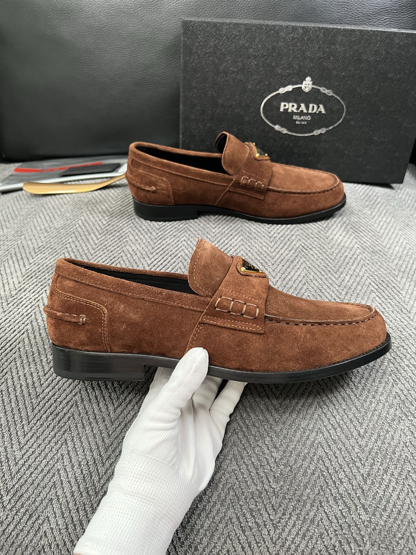 PRADA  高品质  顶级工艺品 普拉达 皮鞋专柜同步 原厂配置，意大利进口原版牛皮面料，透气舒适进口水染牛里垫，鞋底