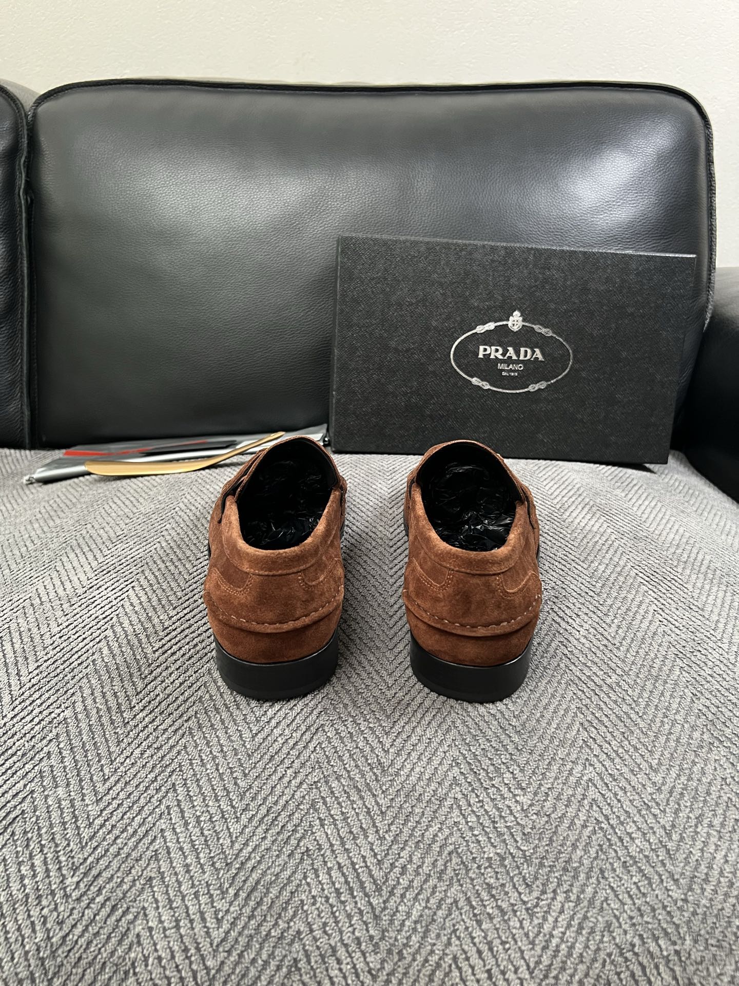 PRADA  高品质  顶级工艺品 普拉达 皮鞋专柜同步 原厂配置，意大利进口原版牛皮面料，透气舒适进口水染牛里垫，鞋底