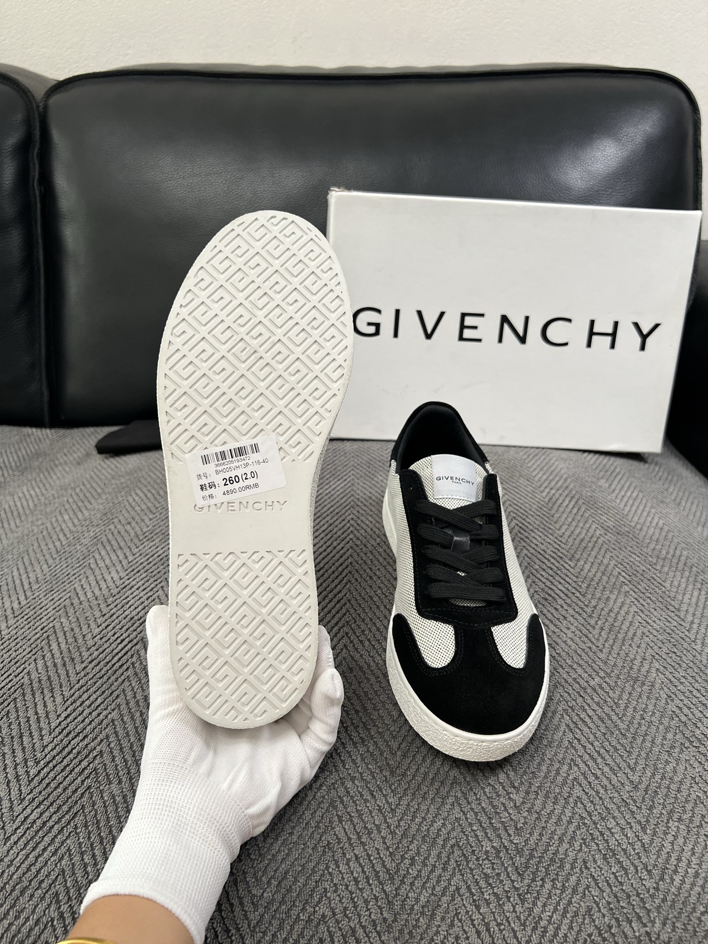 Givenchy 高品质  顶级工艺品  纪梵希  专柜同步原厂配置，意大利进口牛皮搭配面料，全鞋配件私模打造，柔软舒适