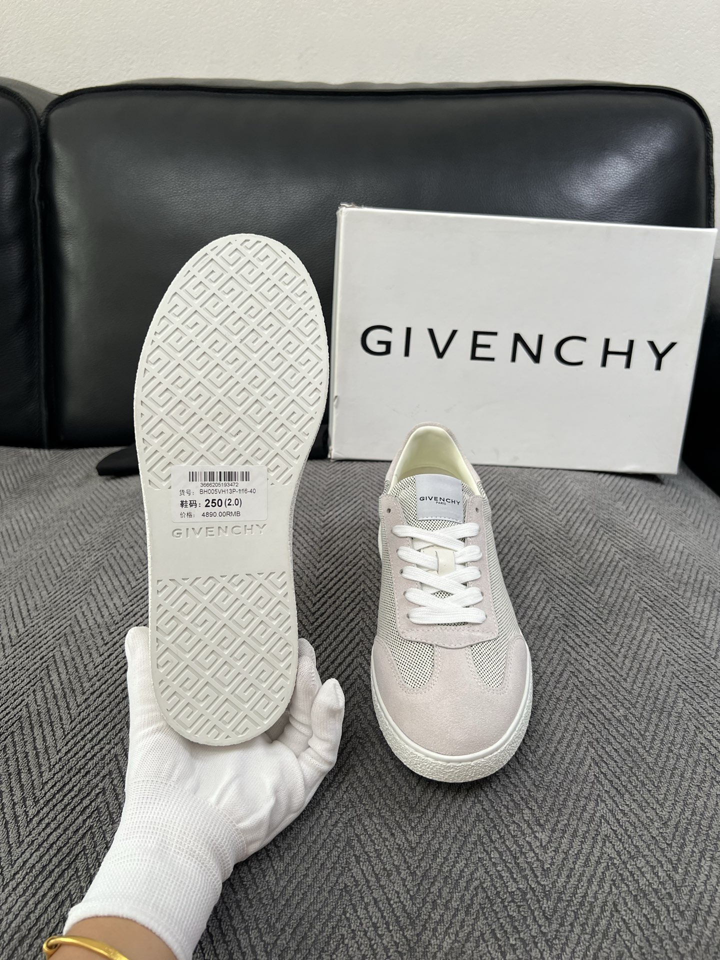 Givenchy 高品质  顶级工艺品  纪梵希  专柜同步原厂配置，意大利进口牛皮搭配面料，全鞋配件私模打造，柔软舒适