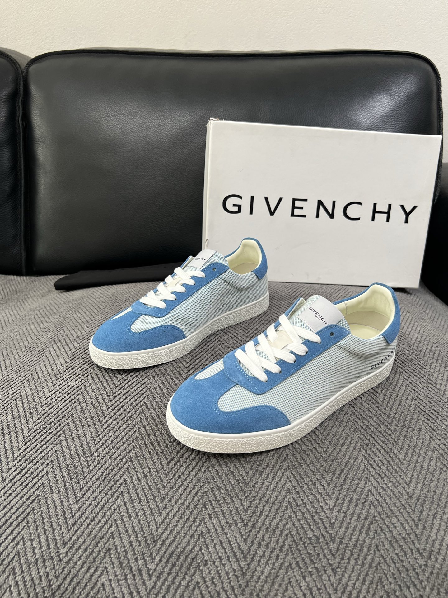 Givenchy 高品质  顶级工艺品  纪梵希  专柜同步原厂配置，意大利进口牛皮搭配面料，全鞋配件私模打造，柔软舒适