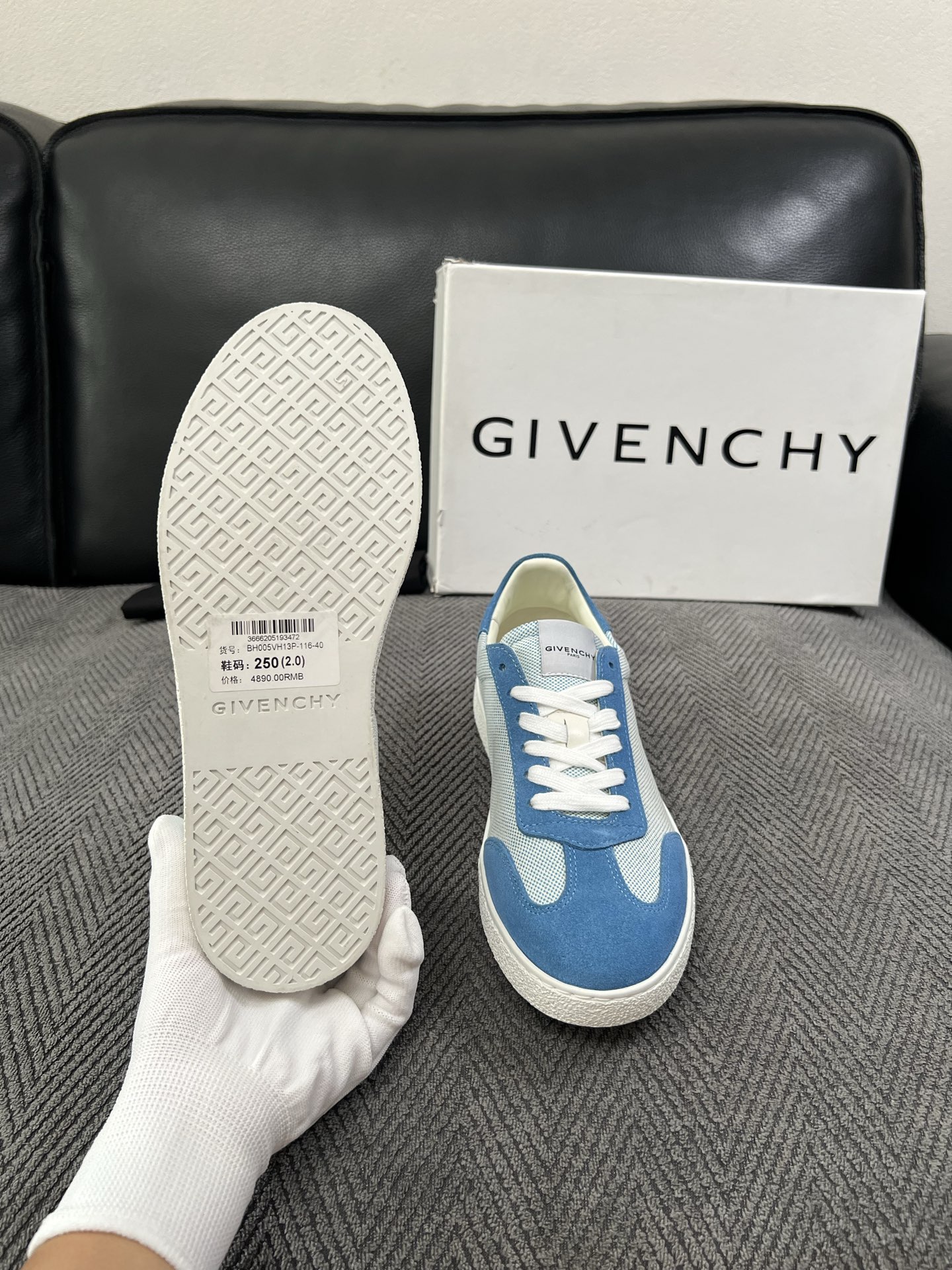 Givenchy 高品质  顶级工艺品  纪梵希  专柜同步原厂配置，意大利进口牛皮搭配面料，全鞋配件私模打造，柔软舒适