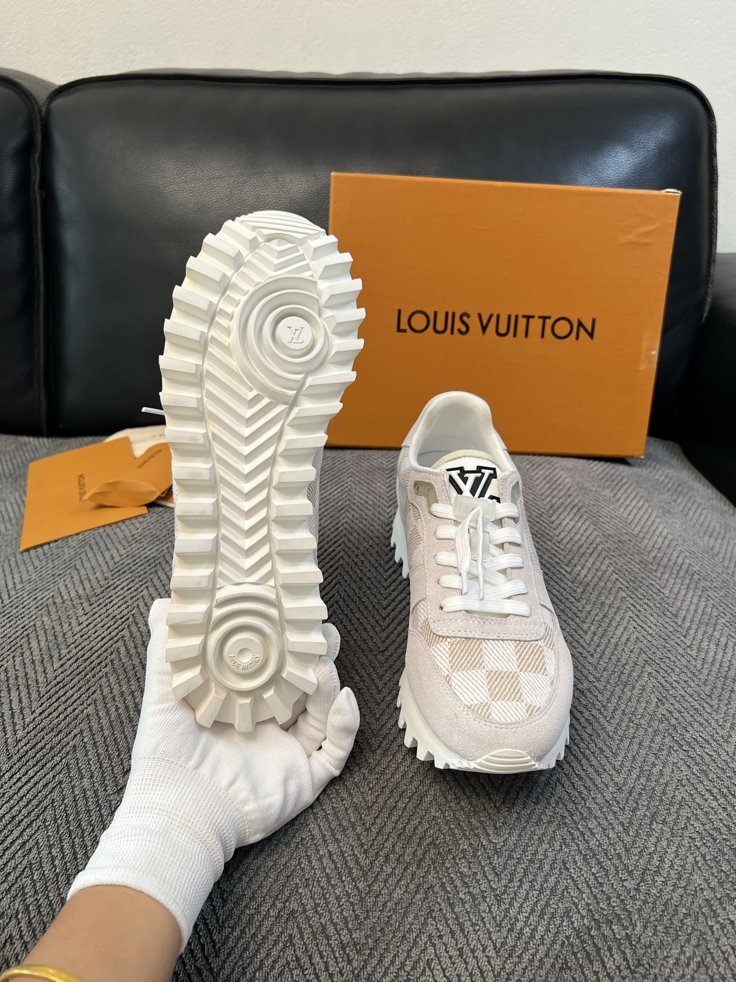 Lv  高品质  顶级工艺品  路易威登，运动板鞋专柜同步，鞋面意大利进口，高品质拼接缤纷色彩复杂工艺品，进口牛里垫柔软