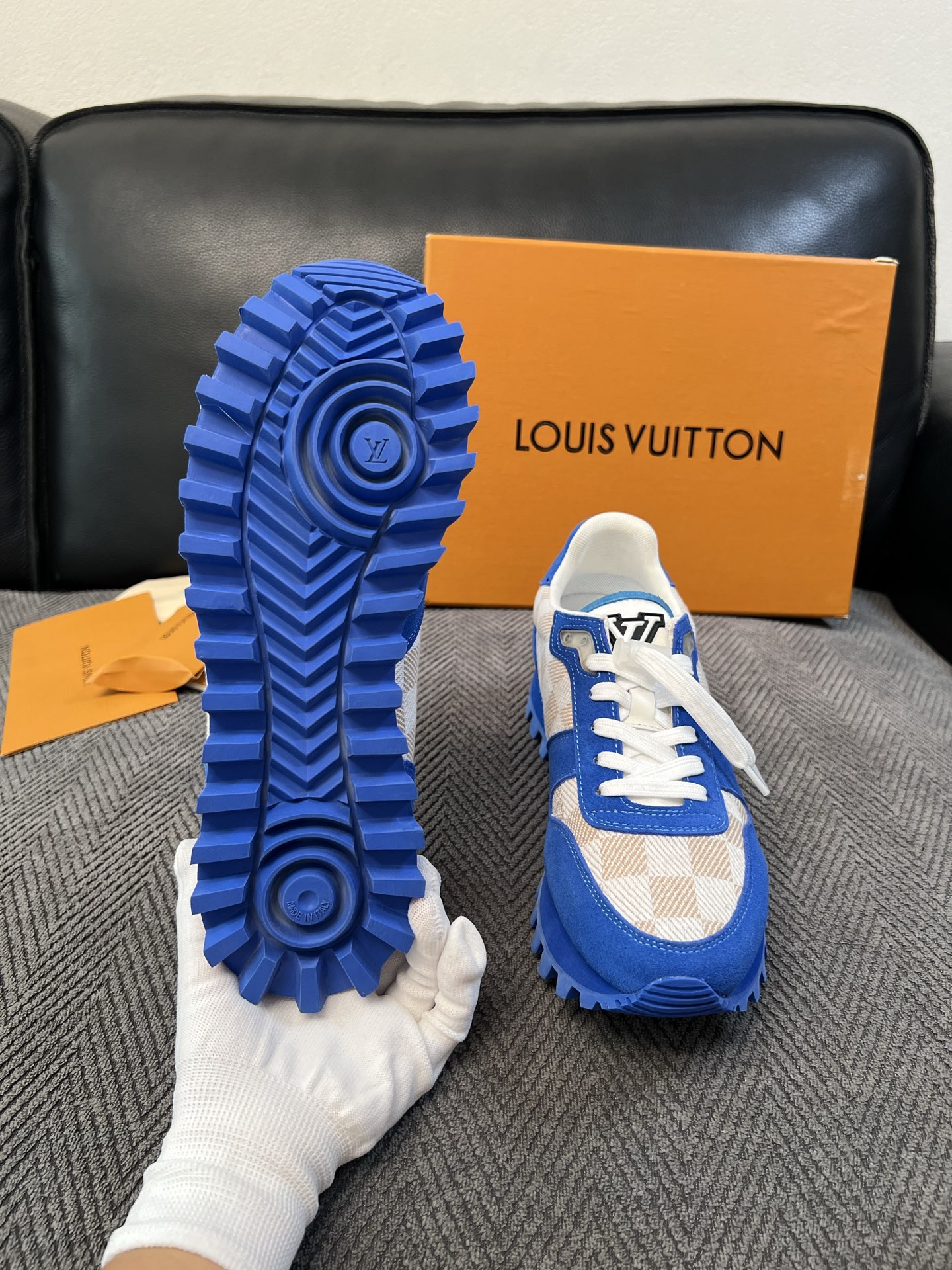 Lv  高品质  顶级工艺品  路易威登，运动板鞋专柜同步，鞋面意大利进口，高品质拼接缤纷色彩复杂工艺品，进口牛里垫柔软