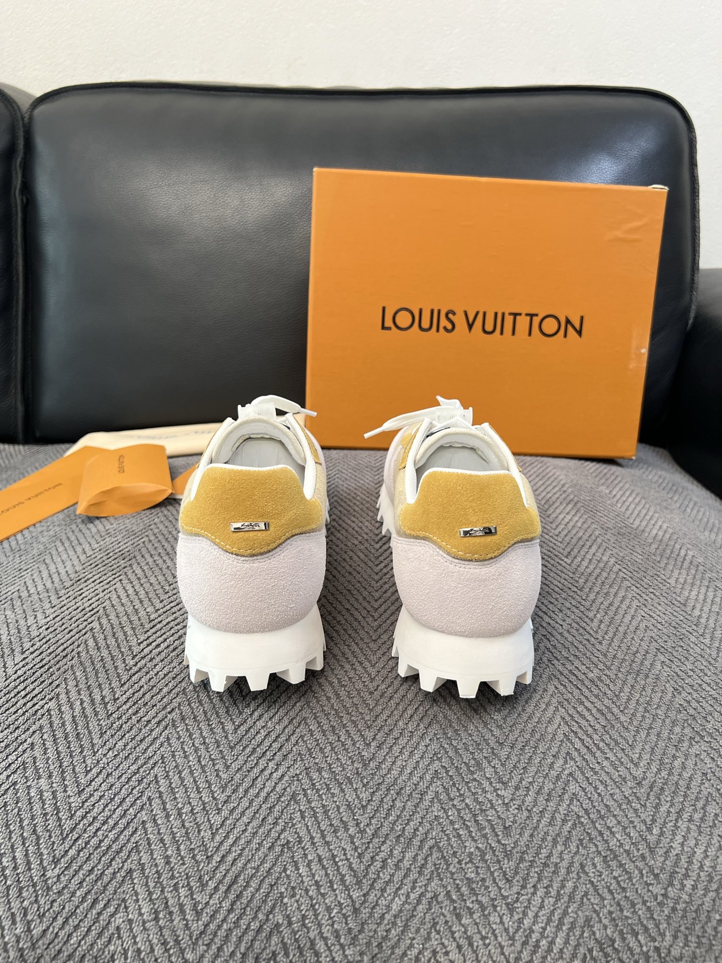 Lv  高品质  顶级工艺品  路易威登，运动板鞋专柜同步，鞋面意大利进口，高品质拼接缤纷色彩复杂工艺品，进口牛里垫柔软