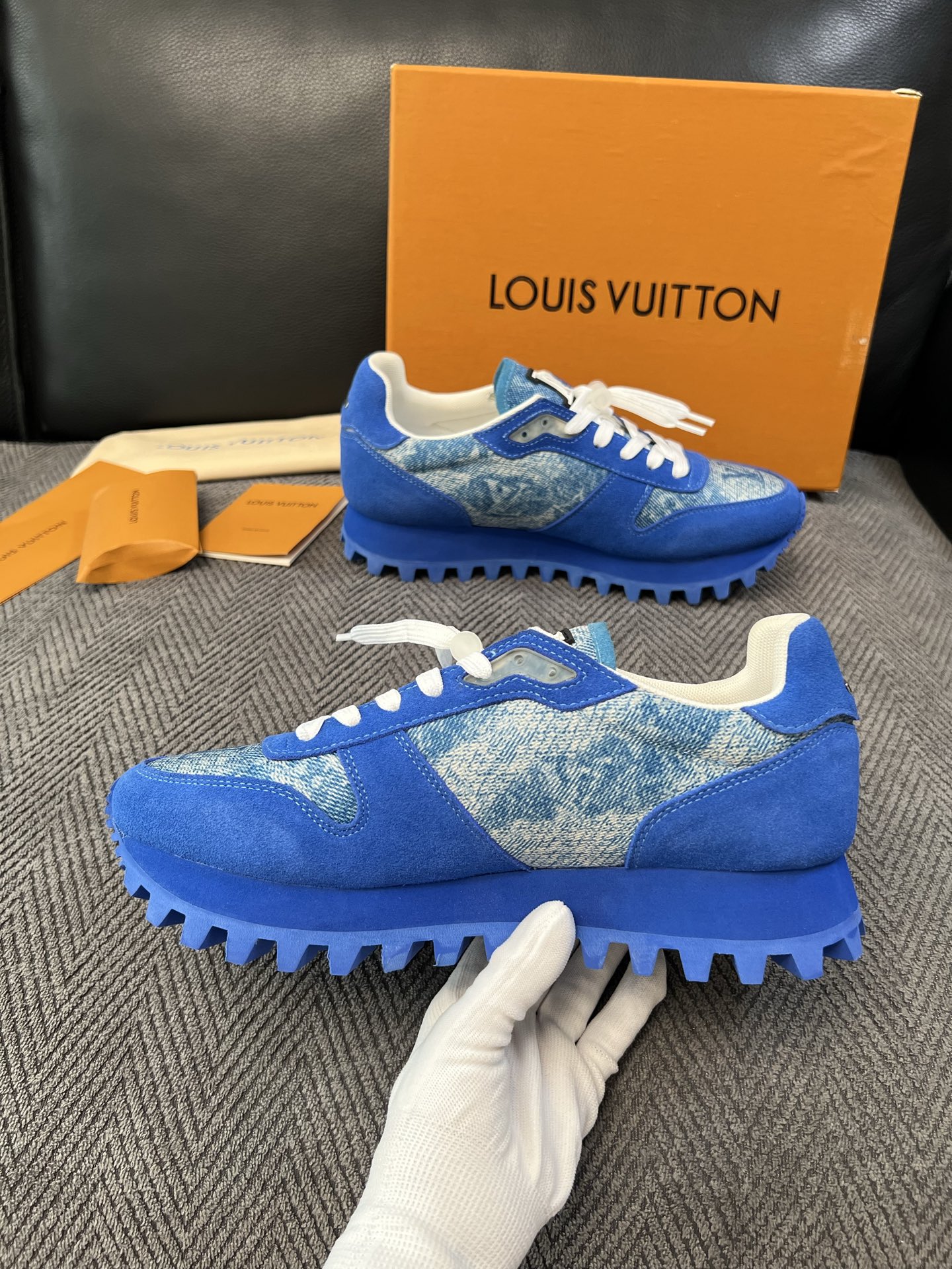 Lv  高品质  顶级工艺品  路易威登，运动板鞋专柜同步，鞋面意大利进口，高品质拼接缤纷色彩复杂工艺品，进口牛里垫柔软