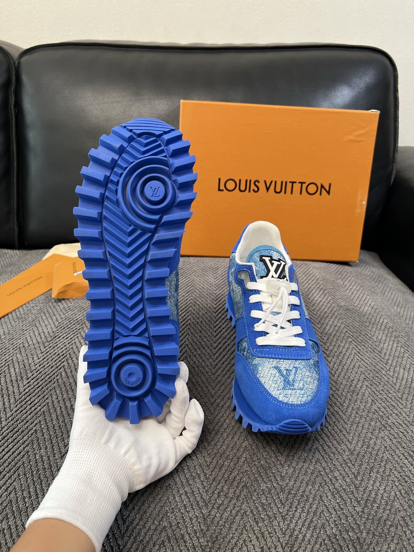 Lv  高品质  顶级工艺品  路易威登，运动板鞋专柜同步，鞋面意大利进口，高品质拼接缤纷色彩复杂工艺品，进口牛里垫柔软