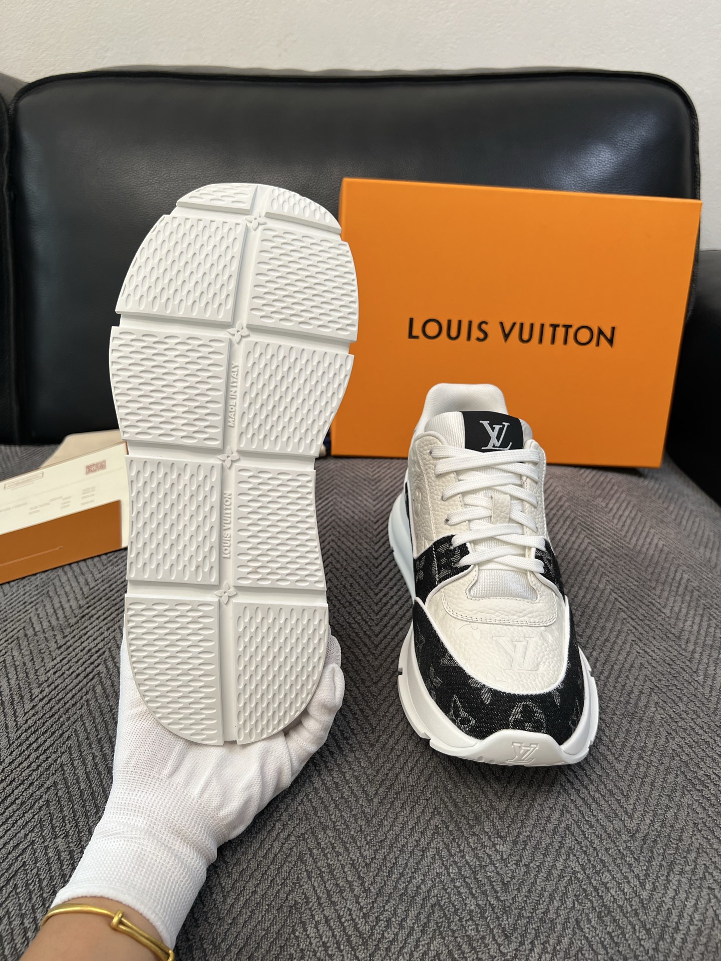 Lv 高品质  顶级工艺品  路易威登，运动板鞋专柜同步，鞋面意大利进口，高品质拼接缤纷色彩复杂工艺品，进口水染牛里柔软