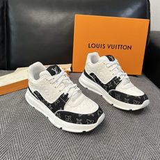 Lv 高品质 顶级工艺品 路易威登,运动板鞋专柜同步,鞋面意大利进口,高品质拼接缤纷色彩复杂工艺品,进口水染牛里柔软 Lv 高品质 顶级工艺品 路易威登,运动板鞋专柜同步,鞋面意大利进口,高品质拼接缤纷色彩复杂工艺品,进口水染牛里柔软