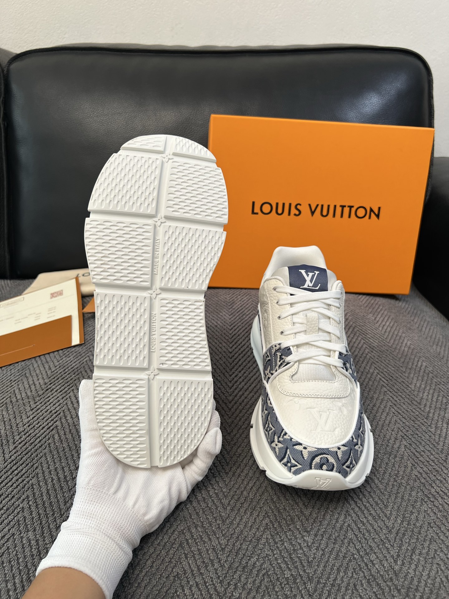 Lv 高品质  顶级工艺品  路易威登，运动板鞋专柜同步，鞋面意大利进口，高品质拼接缤纷色彩复杂工艺品，进口水染牛里柔软