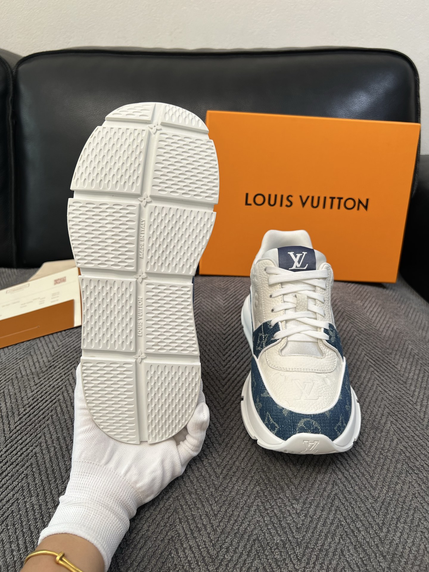 Lv 高品质  顶级工艺品  路易威登，运动板鞋专柜同步，鞋面意大利进口，高品质拼接缤纷色彩复杂工艺品，进口水染牛里柔软