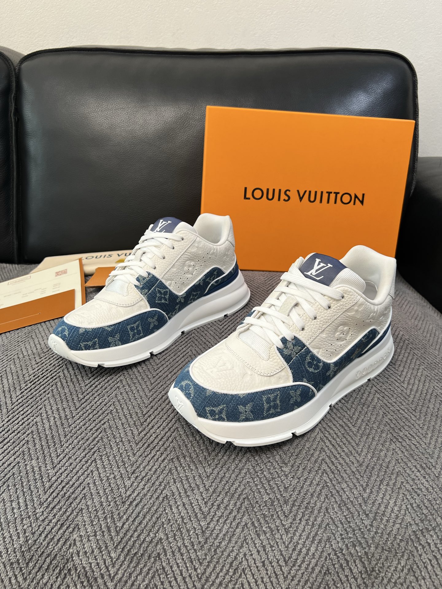 Lv 高品质  顶级工艺品  路易威登，运动板鞋专柜同步，鞋面意大利进口，高品质拼接缤纷色彩复杂工艺品，进口水染牛里柔软