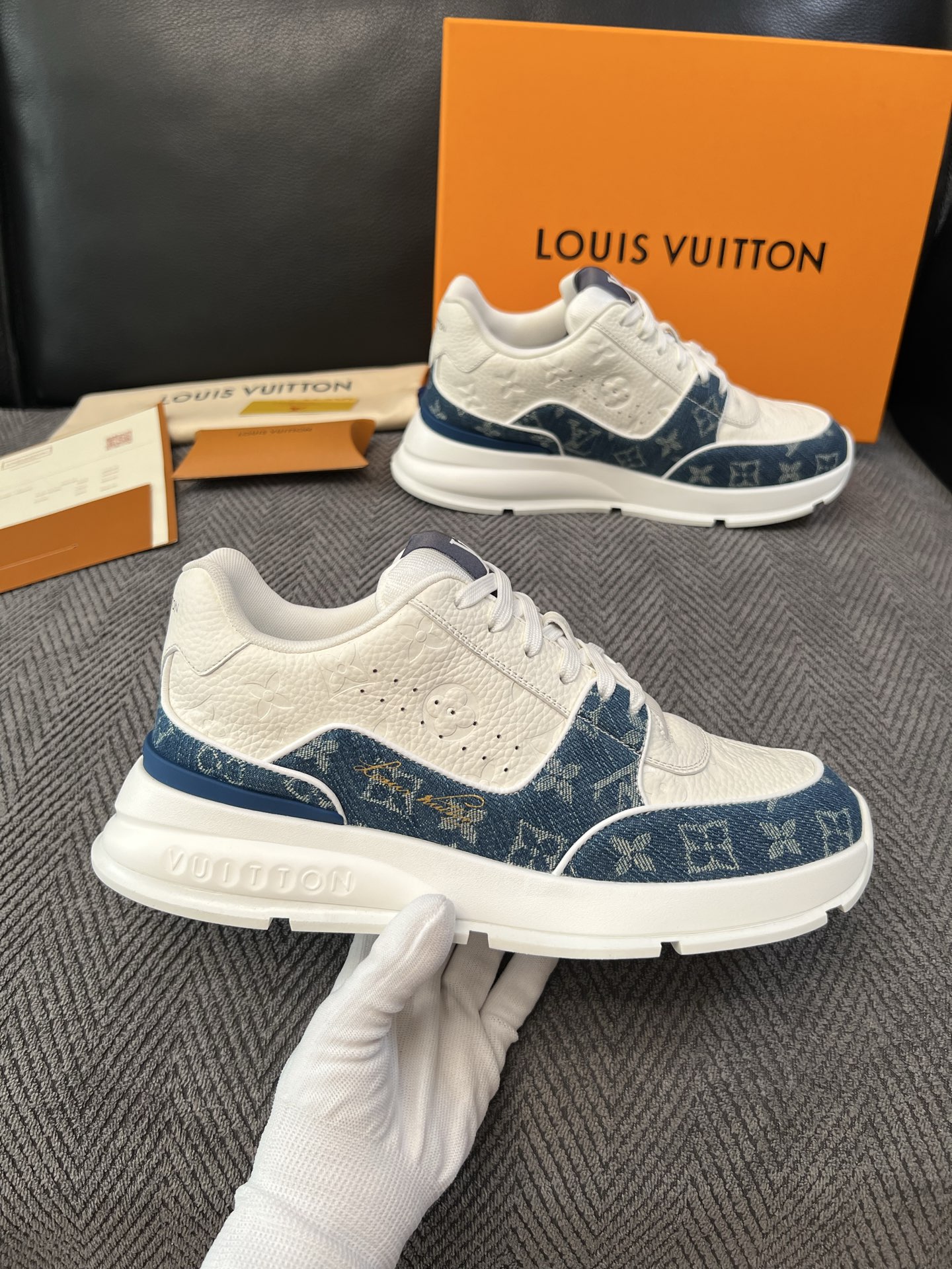 Lv 高品质  顶级工艺品  路易威登，运动板鞋专柜同步，鞋面意大利进口，高品质拼接缤纷色彩复杂工艺品，进口水染牛里柔软