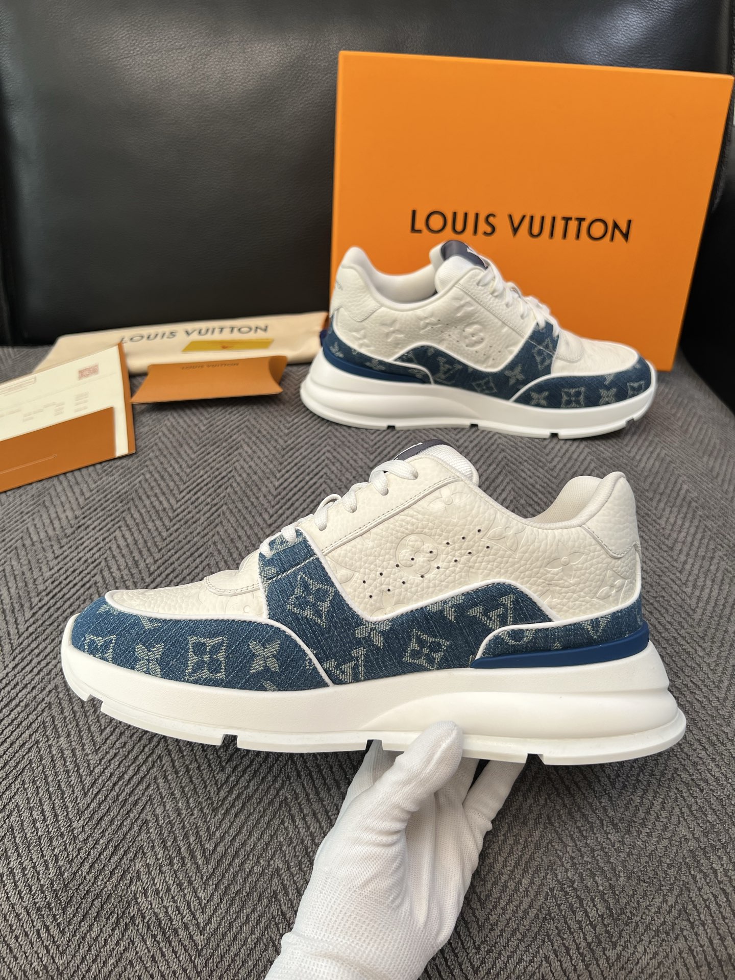 Lv 高品质  顶级工艺品  路易威登，运动板鞋专柜同步，鞋面意大利进口，高品质拼接缤纷色彩复杂工艺品，进口水染牛里柔软