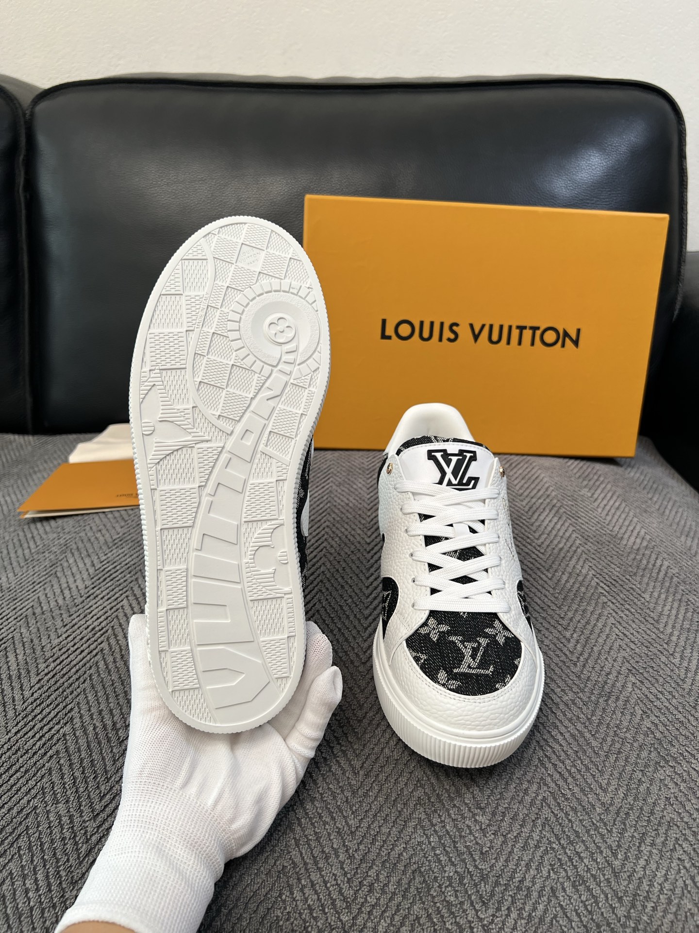 Lv 高品质  顶级工艺品  路易威登，运动板鞋专柜同步，鞋面意大利进口，高品质拼接缤纷色彩复杂工艺品，进口水染牛里柔软