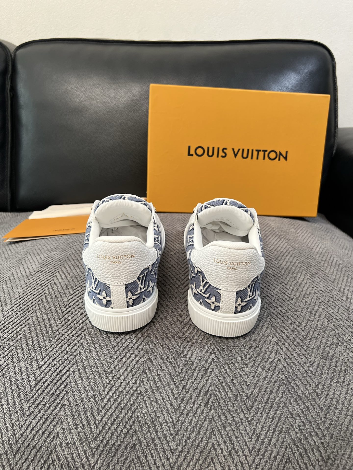 Lv 高品质  顶级工艺品  路易威登，运动板鞋专柜同步，鞋面意大利进口，高品质拼接缤纷色彩复杂工艺品，进口水染牛里柔软