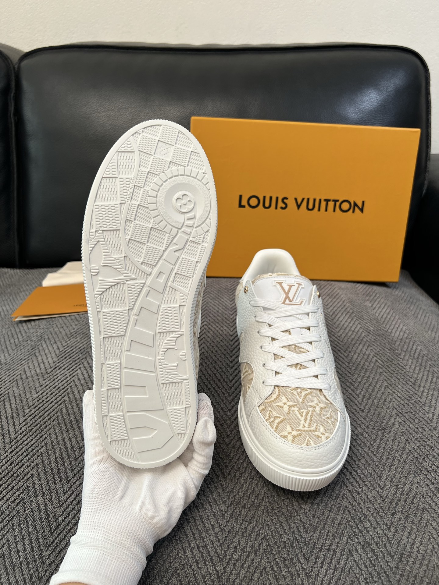 Lv 高品质  顶级工艺品  路易威登，运动板鞋专柜同步，鞋面意大利进口，高品质拼接缤纷色彩复杂工艺品，进口水染牛里柔软