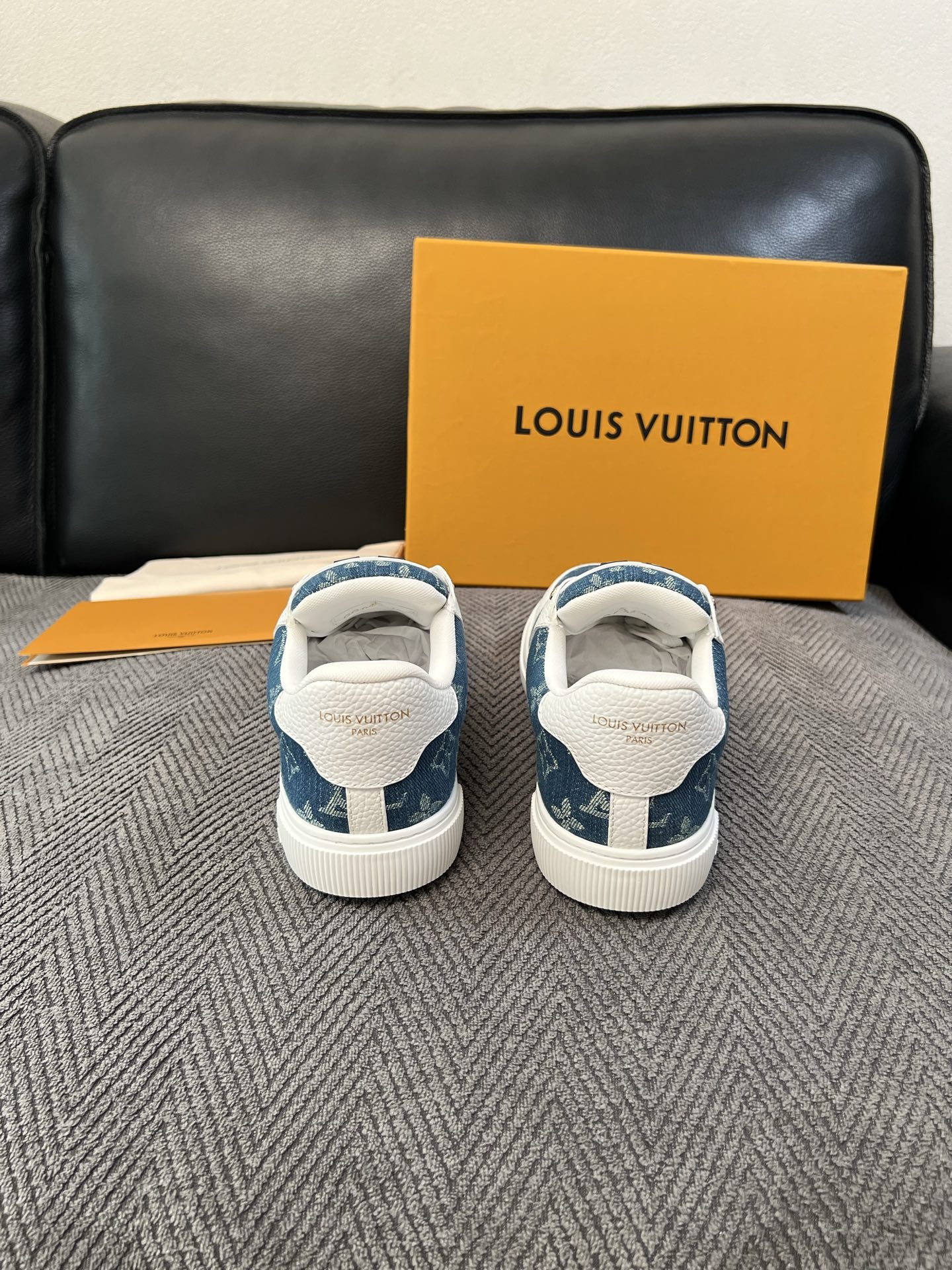 Lv 高品质  顶级工艺品  路易威登，运动板鞋专柜同步，鞋面意大利进口，高品质拼接缤纷色彩复杂工艺品，进口水染牛里柔软